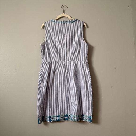 Vineyard Vines Pop Embroidered Hydrangea Stretch Shift Dress - Picture 6 of 8